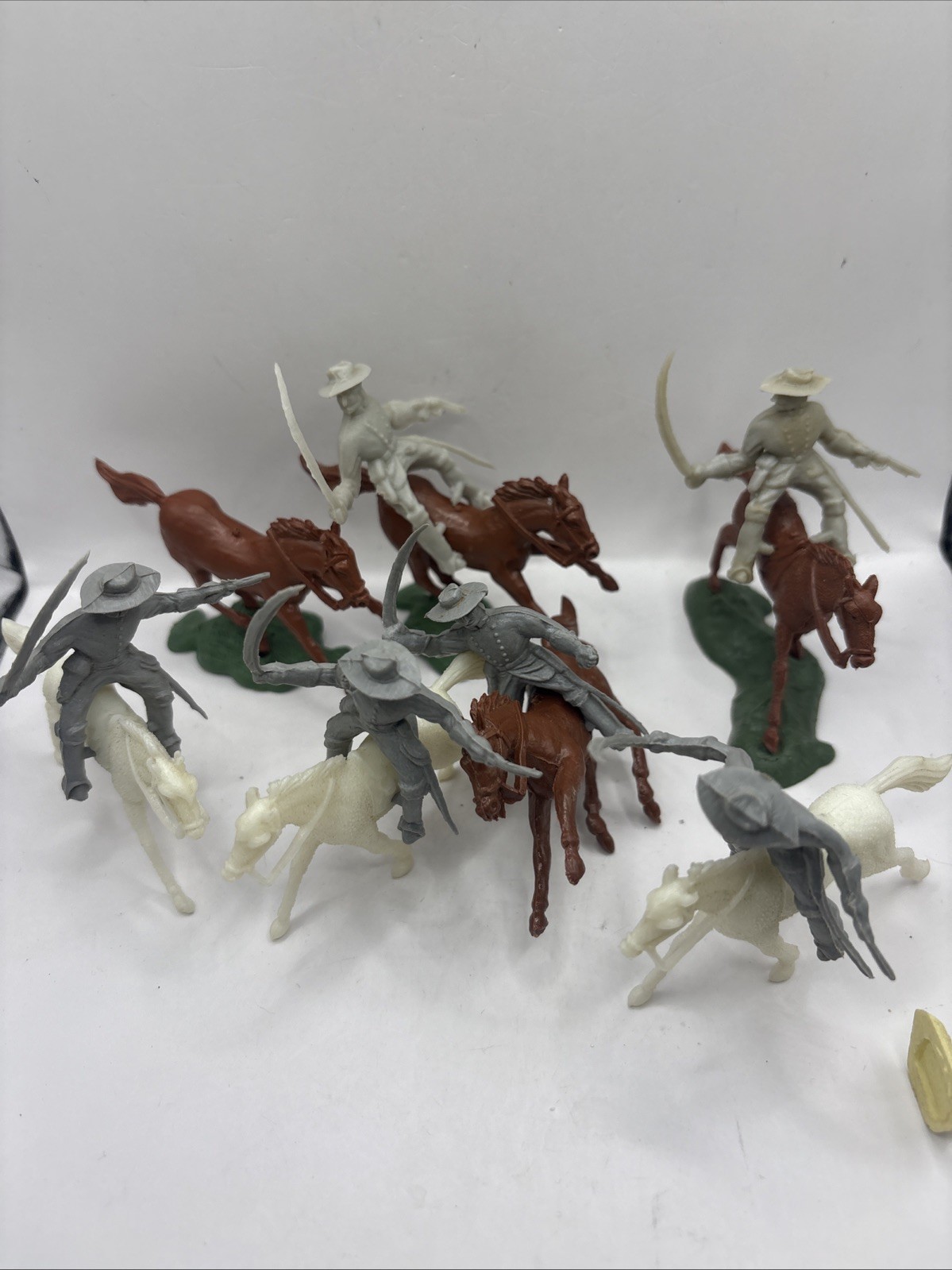 VTG: Ideal’s vinyl carry all Fort Cheyenne made in Hong Kong And Gen. Grant