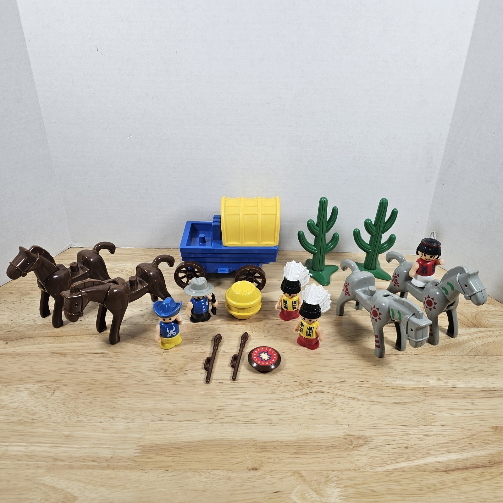 Vintage 1994 Lil Playmates Western Playset Horses cowboys Indians Incomplete