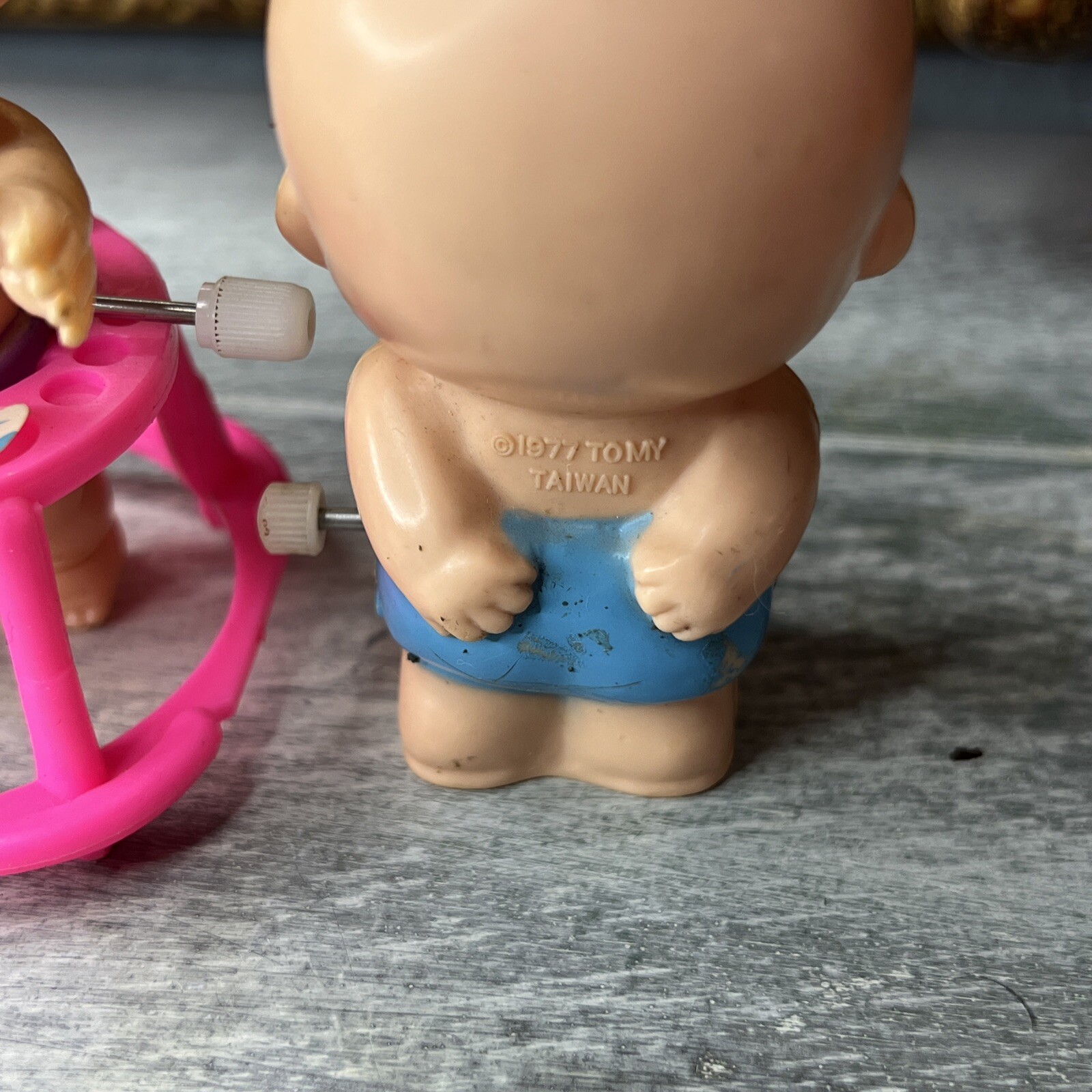 Vintage 1977 TOMY Wind-Up Crawling Adorable Baby/glibber ,bunny, Jesco Toys