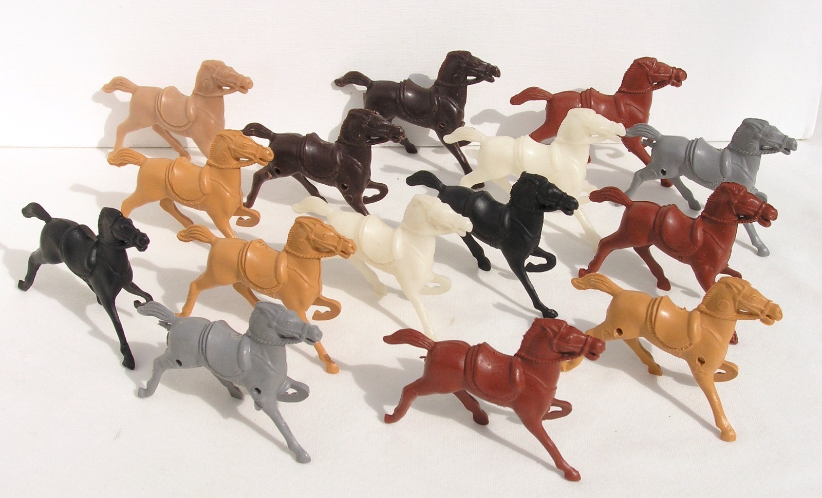 Vintage Plastic Saddled Horses Unmarked Marx Lido Western Play Set
