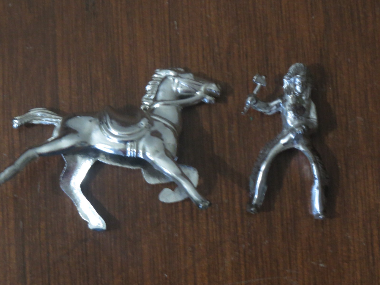 VINTAGE SILVER METALLIC HARD PLASTIC INDIAN FIGURE 54MM AJAX ARCHER