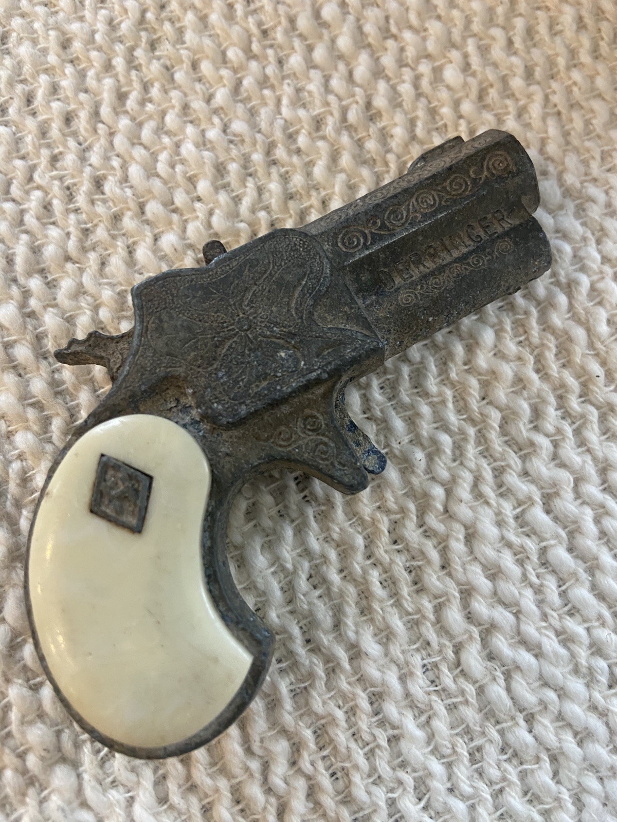 ANTIQUE MINI DERRINGER TOY CAP GUN – SILVER TONE IVORY HANDLE 3″ X 2″