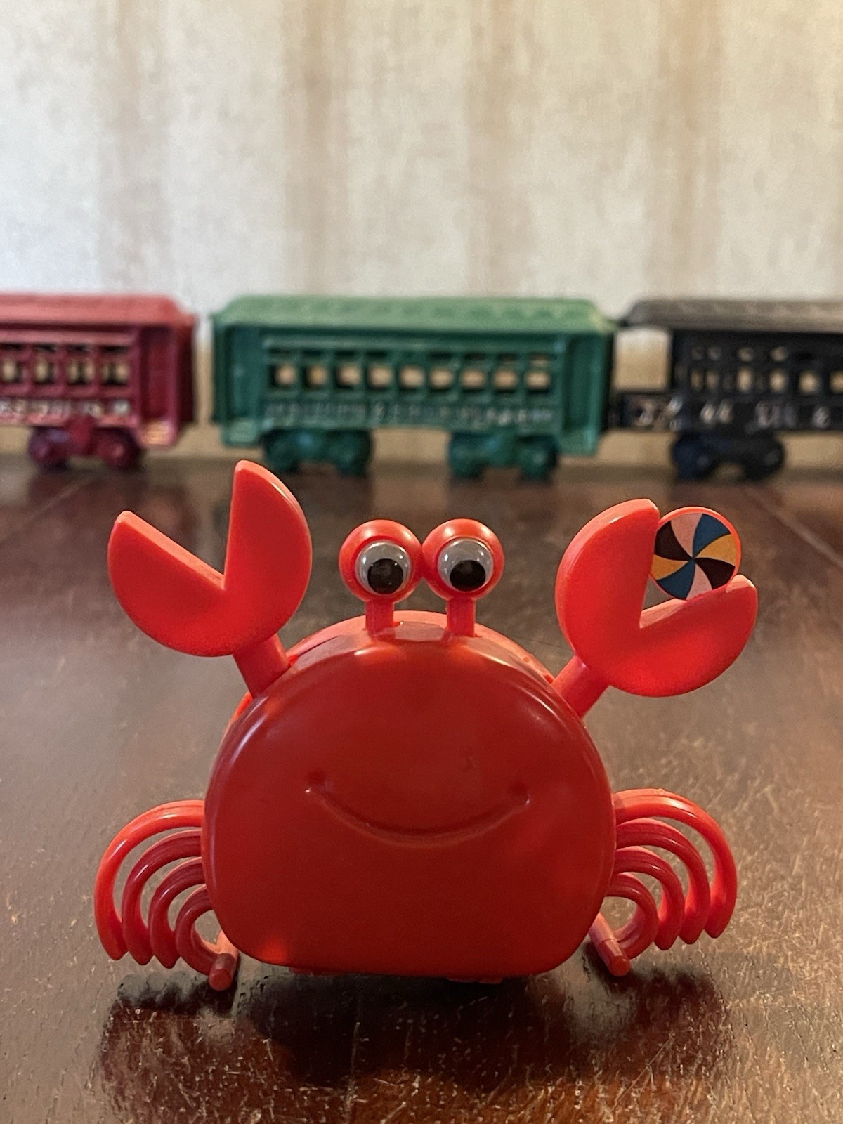 Wind-Up Toy Crab Crawls Walks Sideways Waves Arms Works Vintage 1970s