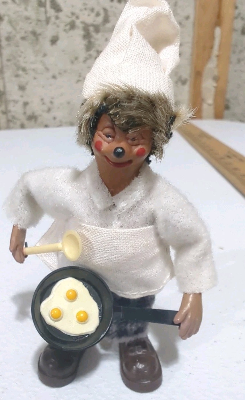 Vintage Mecki Hedgehog Chef Cooking Eggs Peter Figuren doll made in Korea