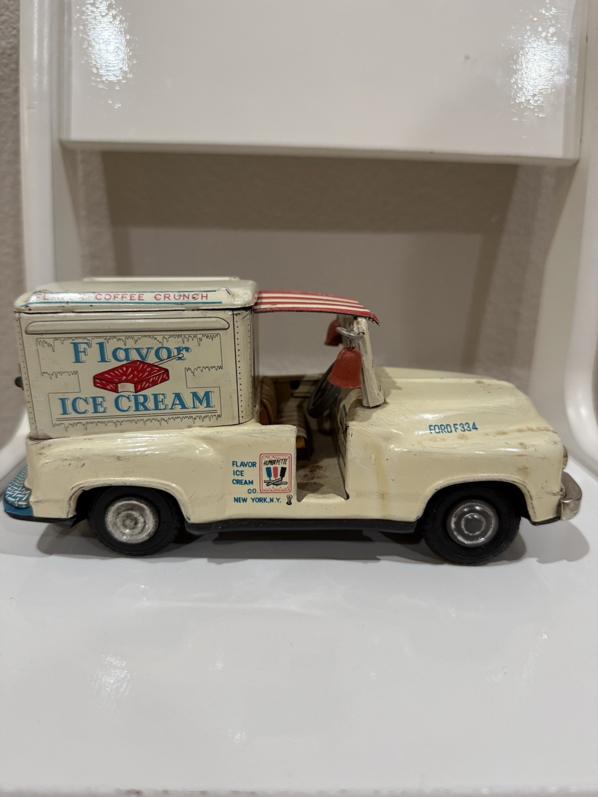 Rare Vintage Bandai type Japanese Tin Flavor Ice Cream Truck Friction Toy