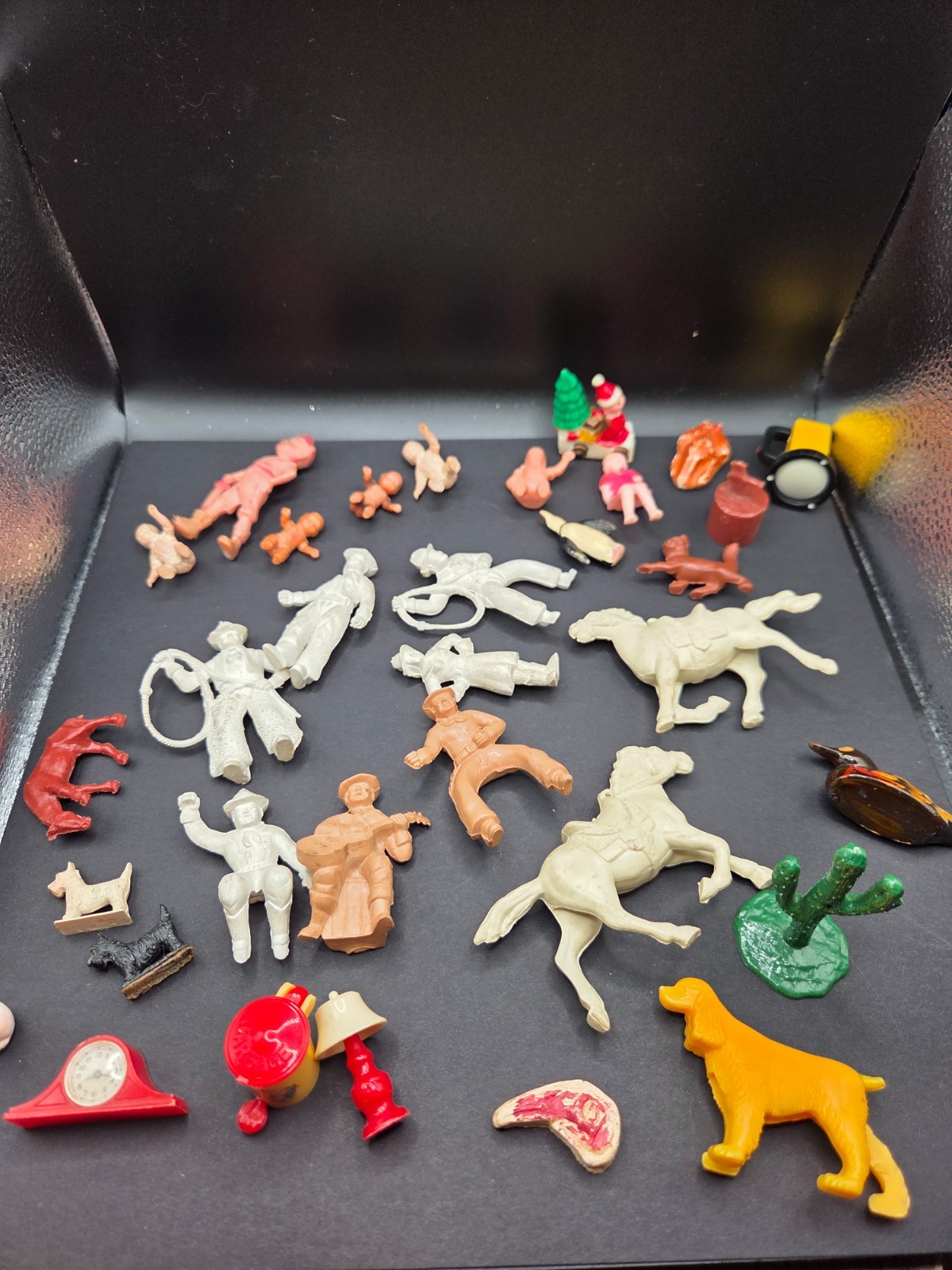 Vintage 1950s-1960s toy figures Marx cowboys , renwal clock lot
