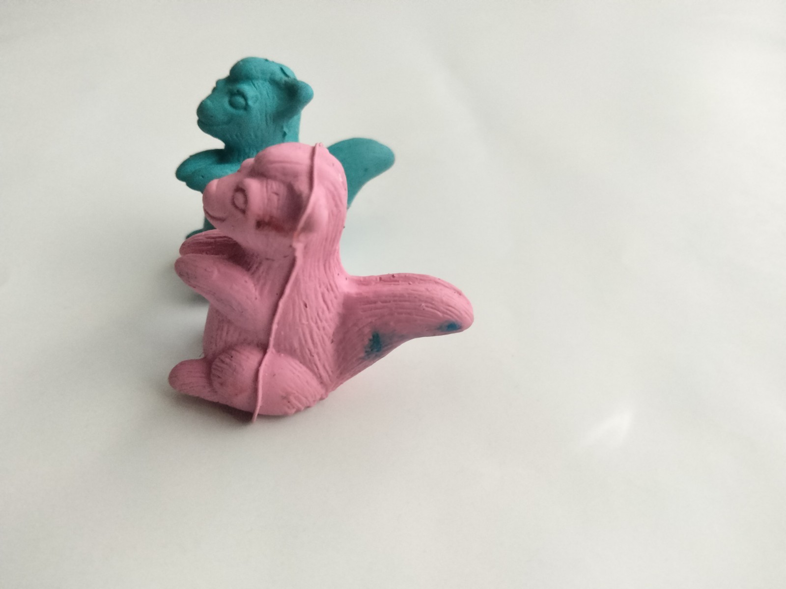 2 SKUNKS – DIENER RELATED rubber erasers 1970’s/1980’s LOT 71 animals
