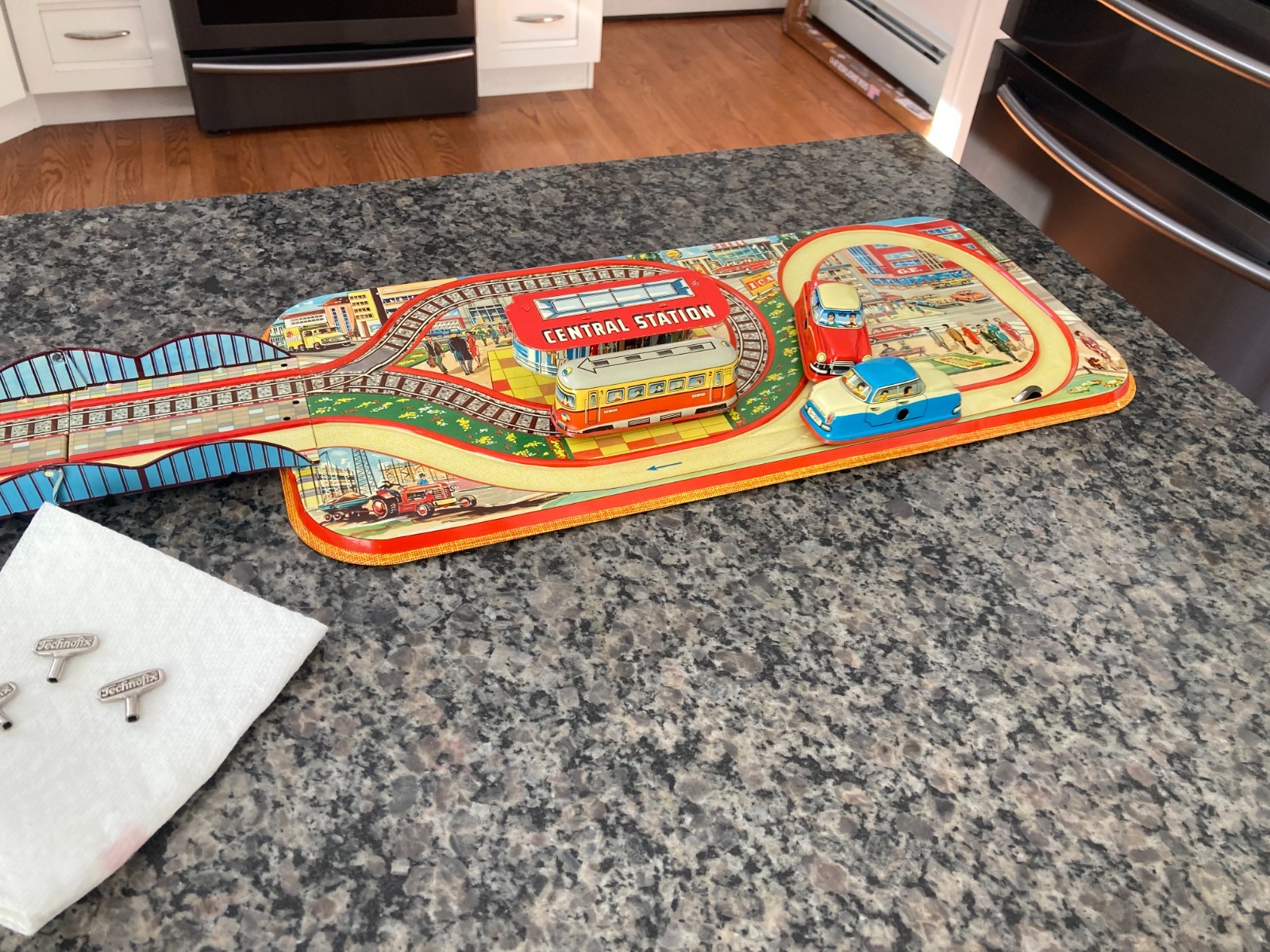 VINTAGE TIN CLOCKWORK 1961 TECHNOFIX NR. 301 COUNTRY TOUR. FULLY WORKING C~VIDEO