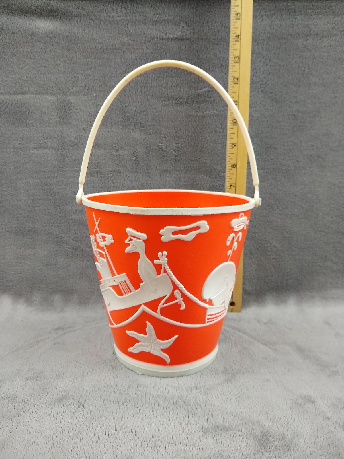 VTG Plastic Sand Pail Toy Raised/Embossed Seal Lion Pelican Whale Gulls Fish