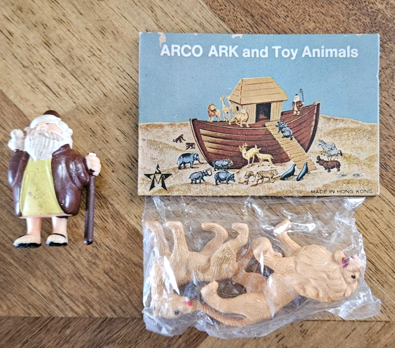 VINTAGE NOAH’S ARK ARCO TOY NOAH AND 2 LOINS IN PACKAGE