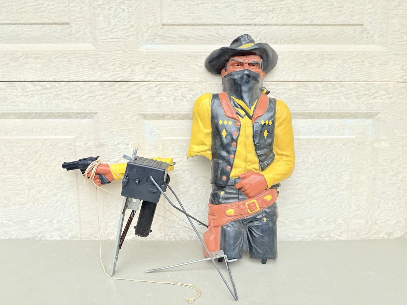 Vintage 1959 MATTEL OUTDRAW THE OUTLAW FAST DRAW COWBOY