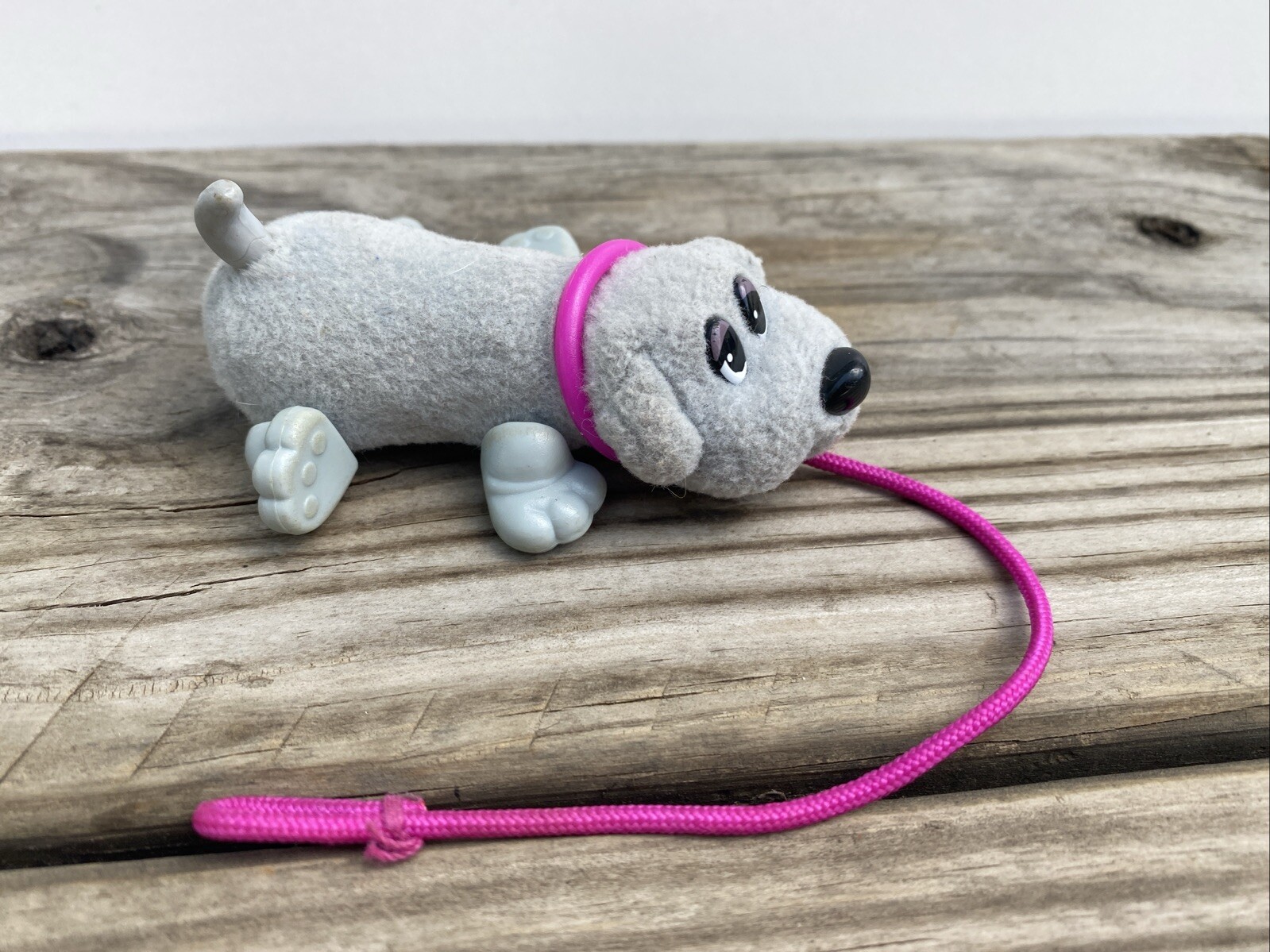 VINTAGE ~ POUND PUPPIES “WIGGLE N WALK” BABY PUPPY ON LEASH GALOOB 1996