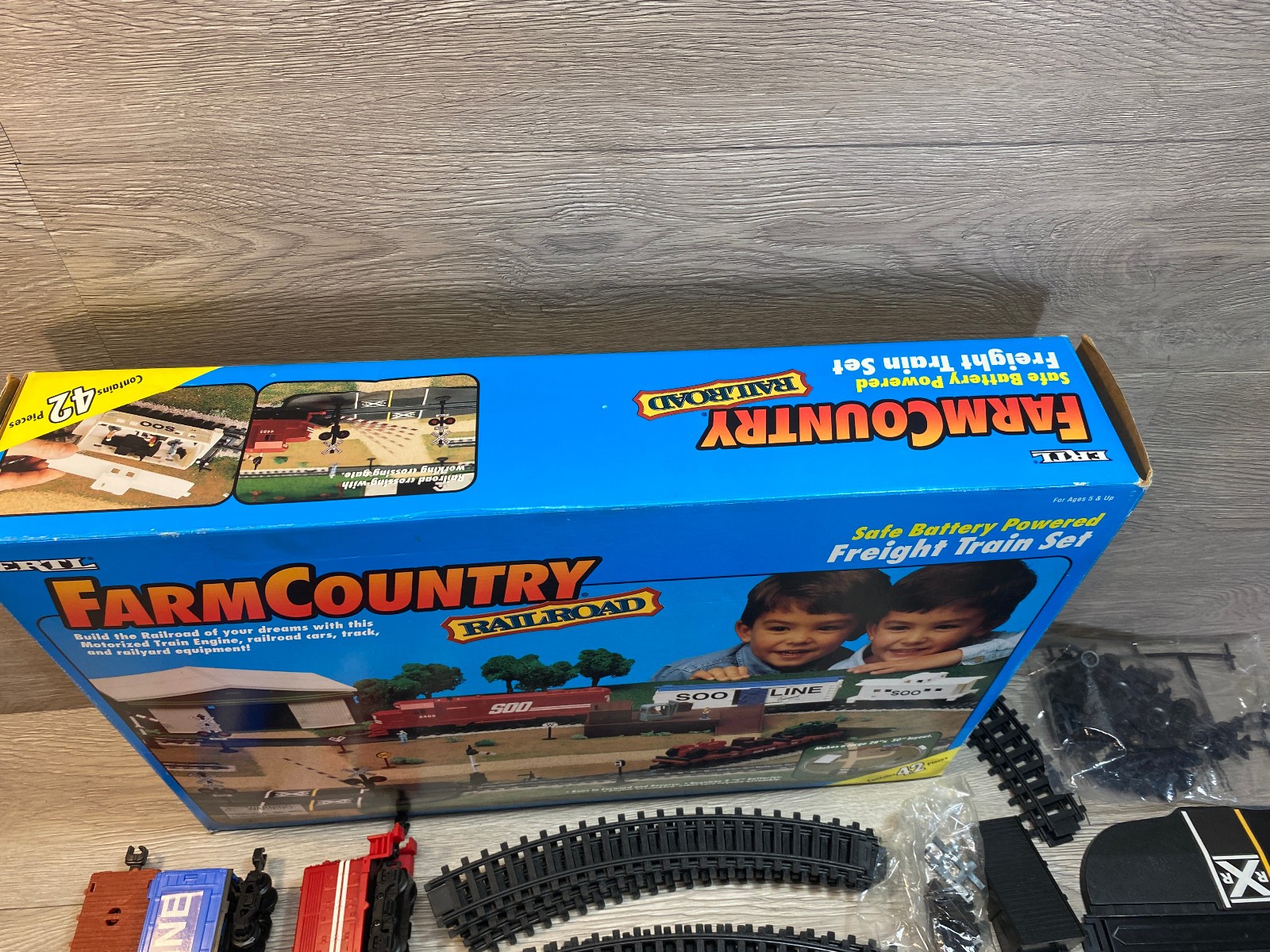 ERTL Farm Country Railroad Freight Train Set Complete W/many parts sealed – EUC