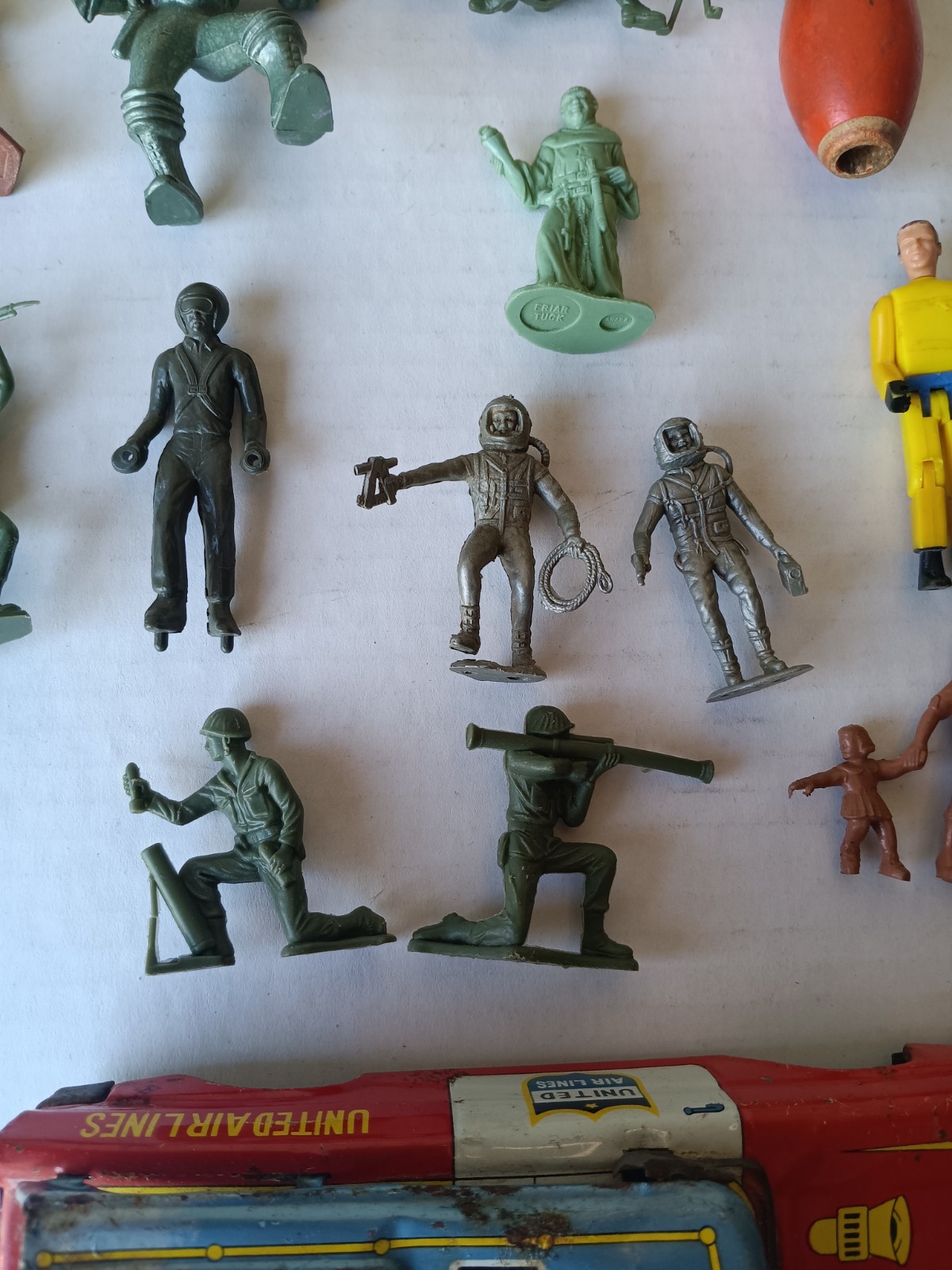 Vintage 50s/60s/70s Mixed Plastic Figure Lot Matchbox Ajax Spaceman Marx Cowboy