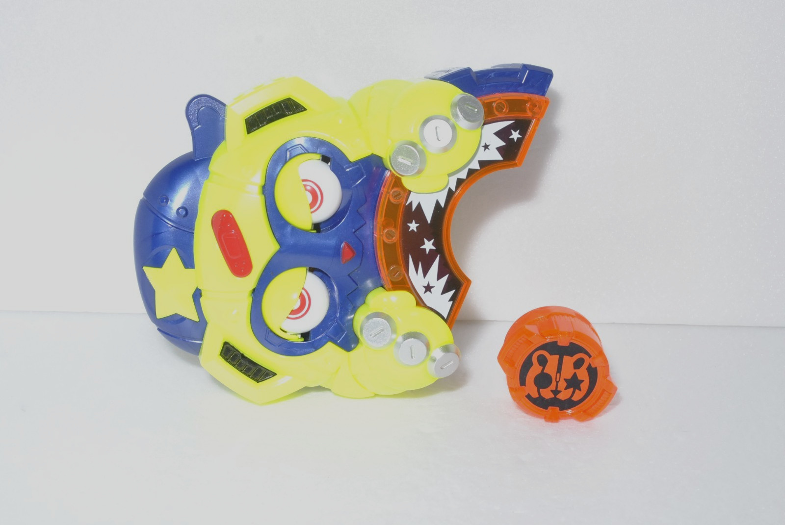 Kamen Rider Geats DX Feverslot Raise Buckle & DX Monster Raise Buckle