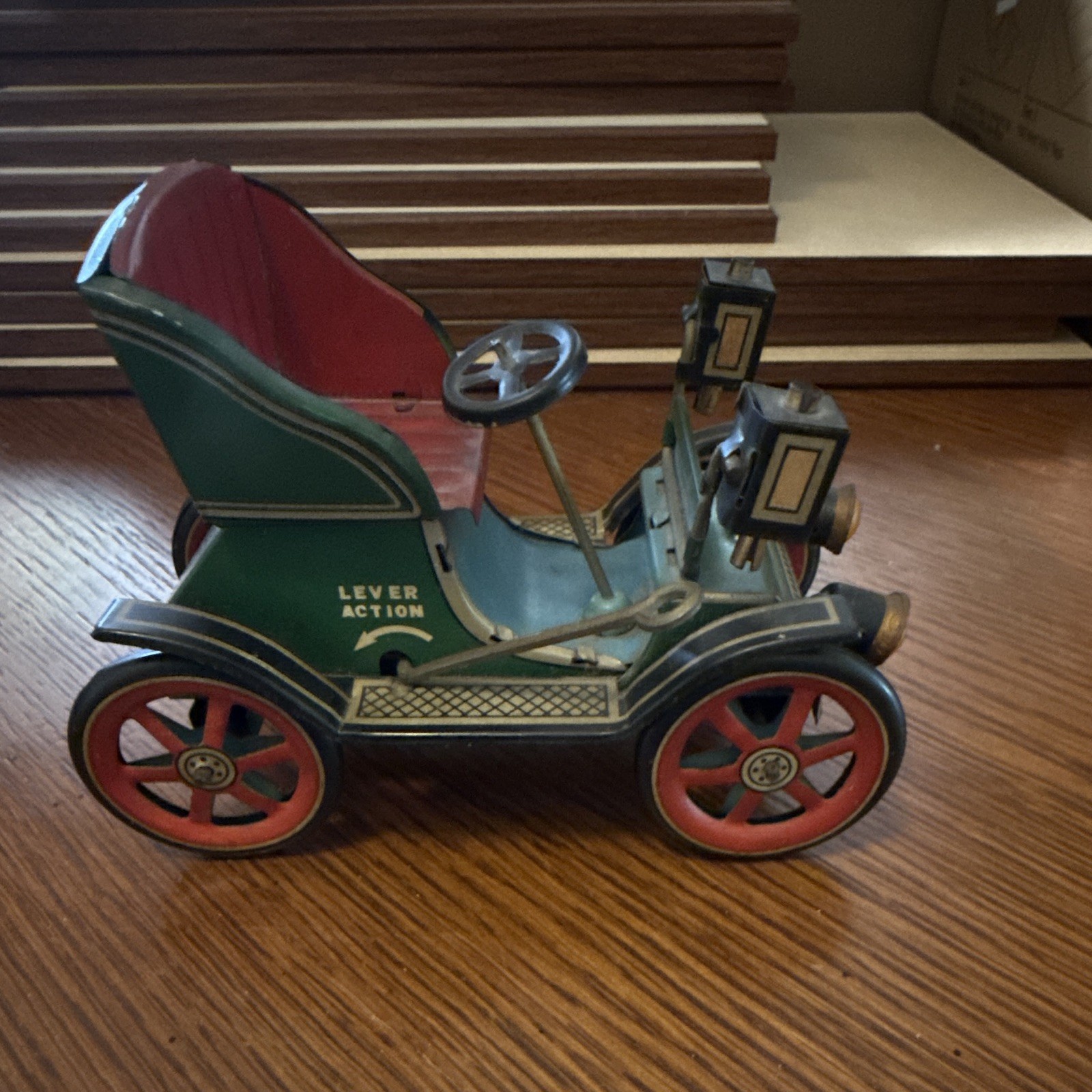 Vintage Tin Wind Up Lever Action Modern Toys Japan Car Working well 5-1/2″ long