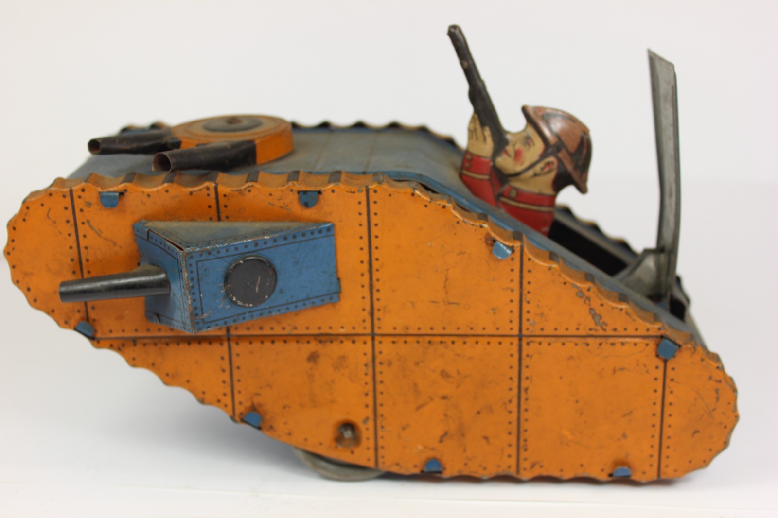 Early 1900’s LOUIS MARX & Co. Tin Lithograph Wind-up DOUGHBOY TANK w/ New Box