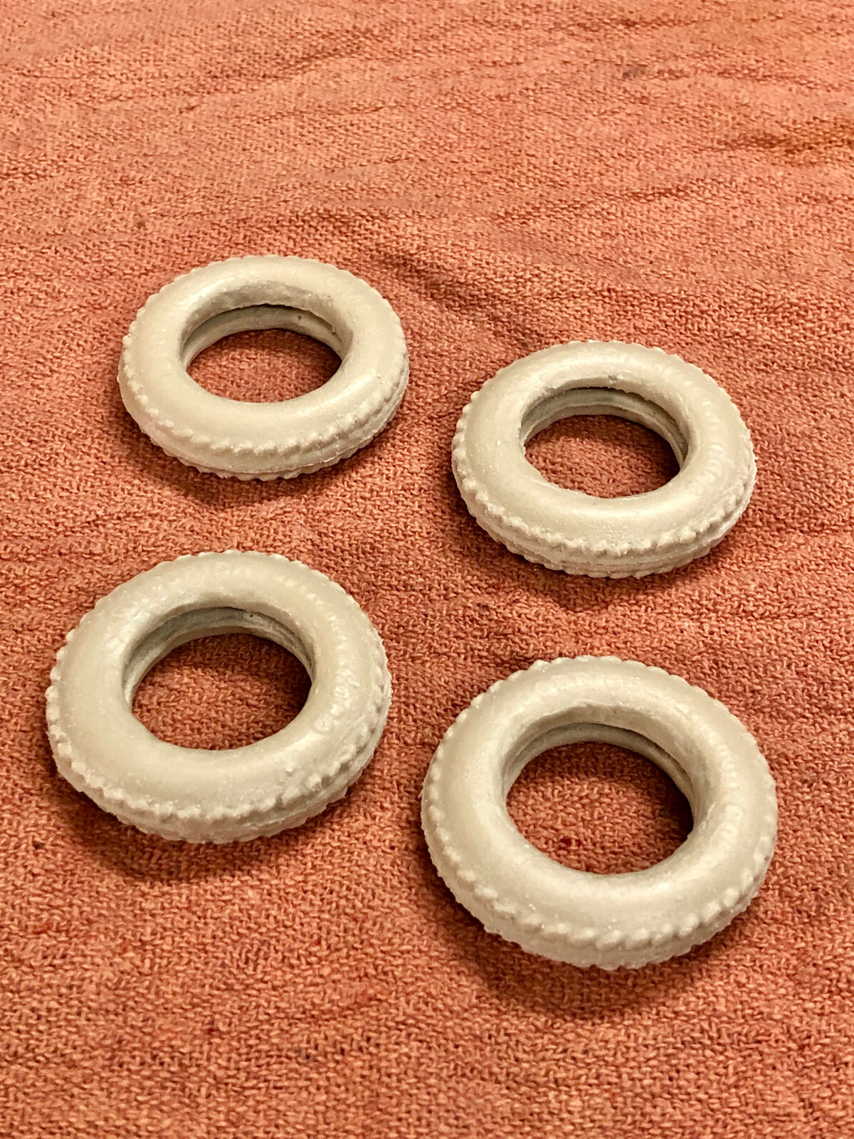 4 ARCADE Goodrich white tread rubber TIRES 1-5/8″ od – cast iron toys IH