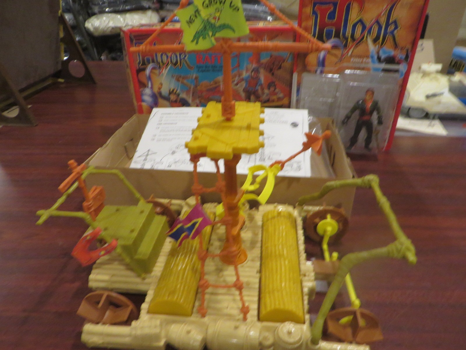 VINTAGE TOY – HOOK ATTACK RAFT AND PETER PAN FIGURE + BOX & PAPERS