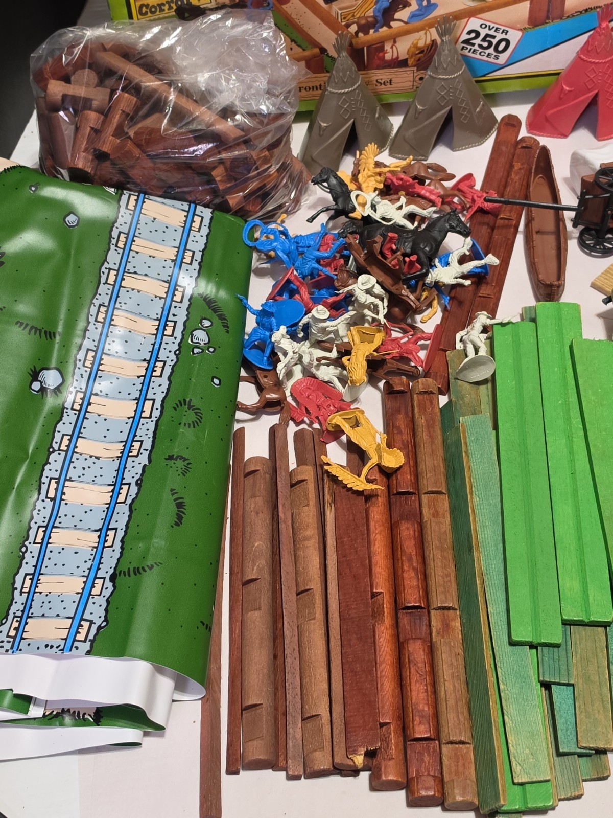 Fort Apache General Custer Frontier Play Set w/Floor Mat 1992 Log Cabin Building