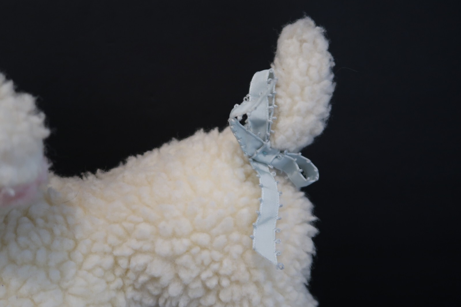 VTG 1988 Graphics Intl Heartline Lamb Plush Ivory Sherpa Fleece Green Ribbon