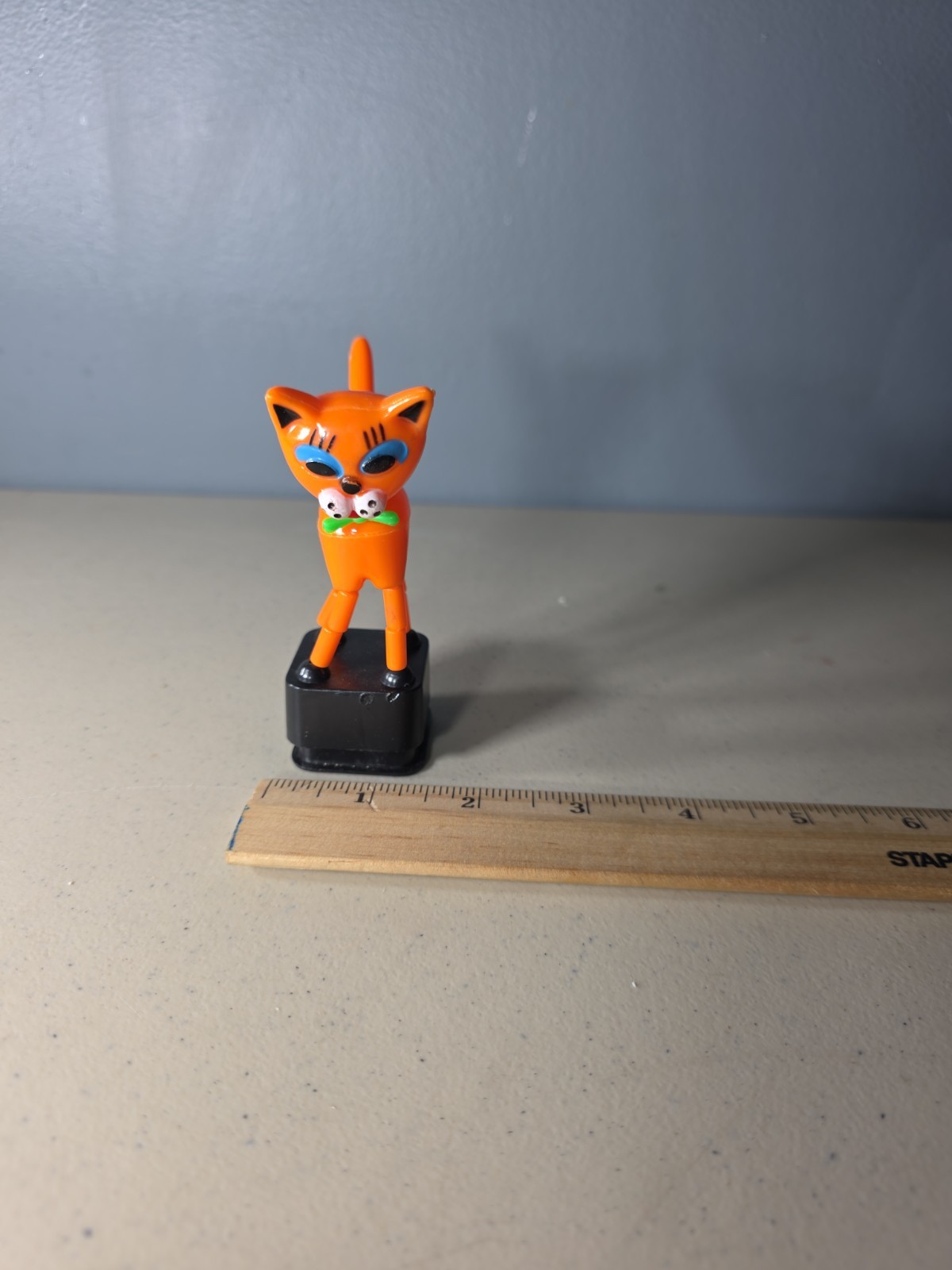 TM Vintage Hard Plastic Collapsible Push Button Puppet Cat Hong Kong