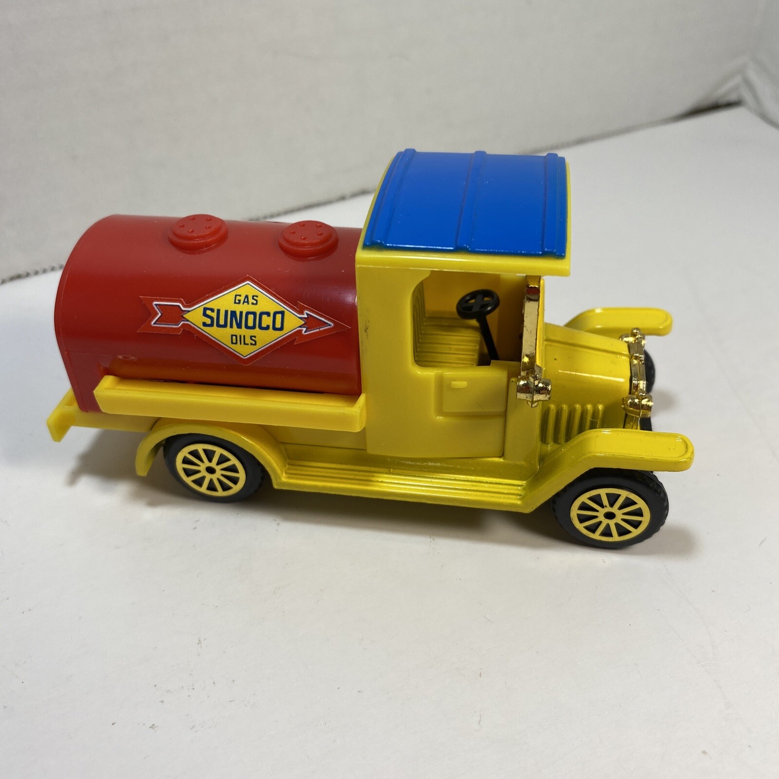 Readers Digest Collector’s Set of Classic Trucks Sunoco Gas Truck Diecast BB8