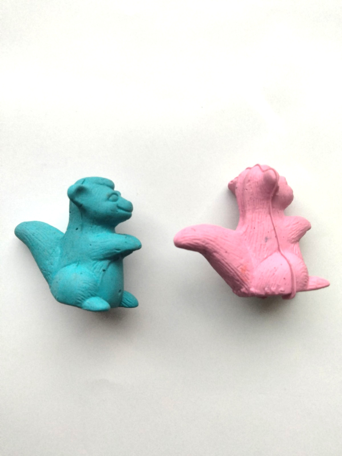 2 SKUNKS – DIENER RELATED rubber erasers 1970’s/1980’s LOT 71 animals