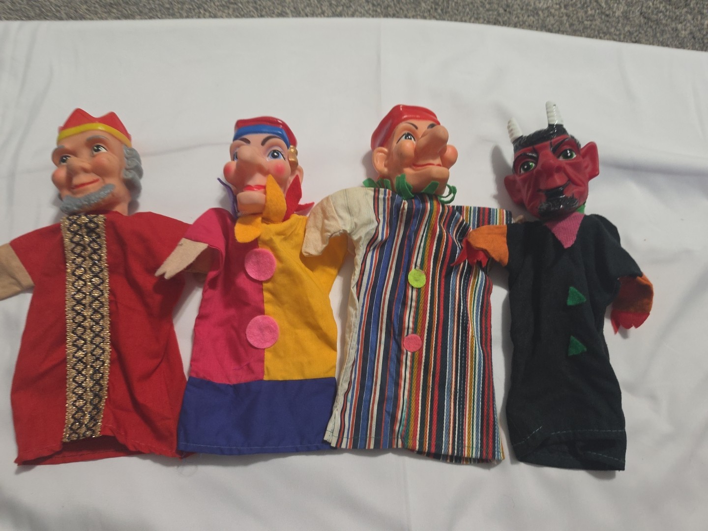 VINTAGE HAND PUPPETS LOT 4GERMAN RUBBER HEAD KING JESTER Man Devil