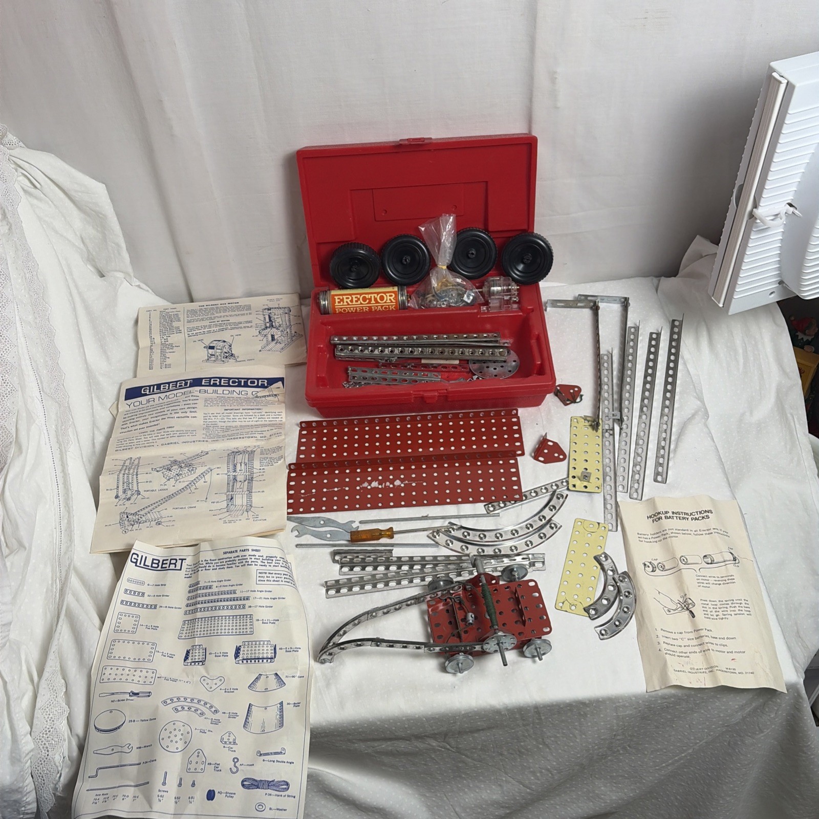 1960’s Vintage Gilbert Erector Set w Red Plastic Case Toy Parts Working Motor!