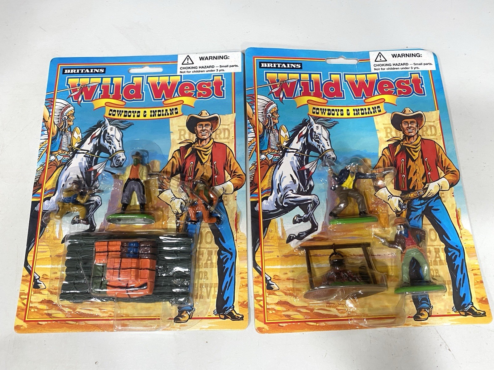 BRITAINS – WILD WEST COWBOY & INDIANS – Lot CAMPFIRE & RAFT Action Figures Toys