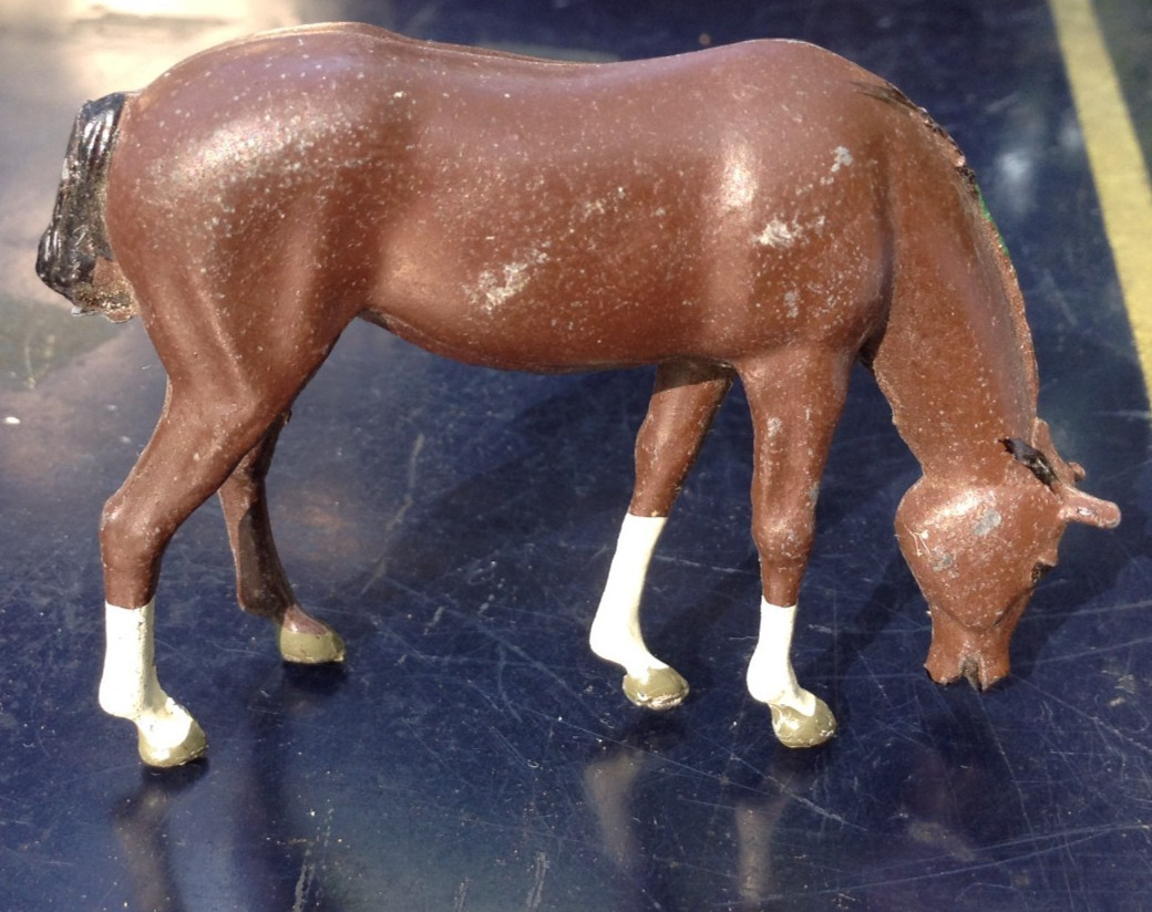 Britains Metal Grazing Horse Bay Brown Lead Figurine England -see pics