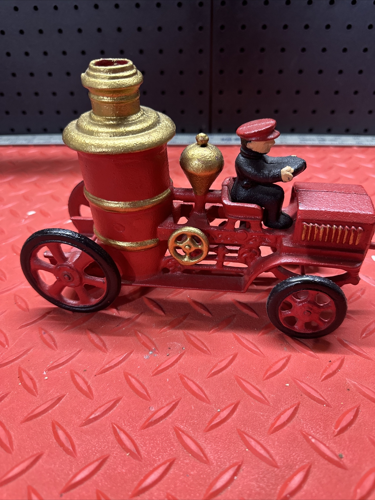 Metal/Iron Pumper Fire Toy Truck (Approx. 8 1/2″ x 4 3/4″ x 3 1/4″) Vintage