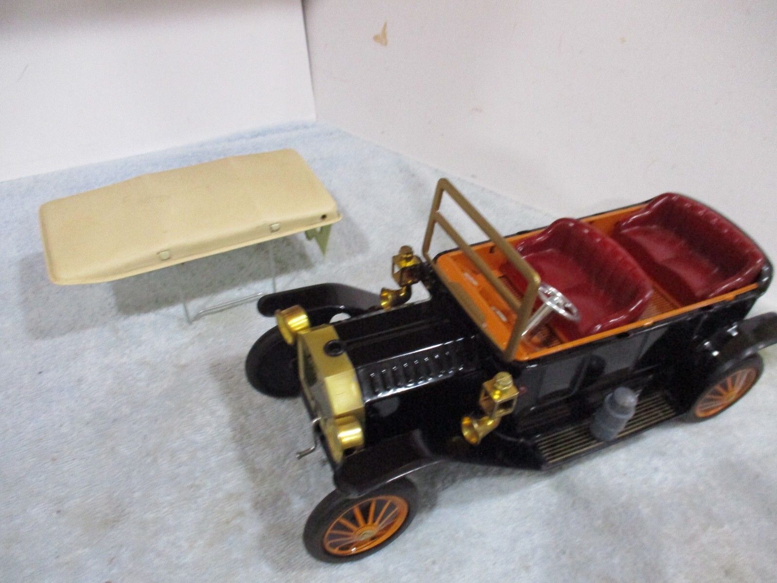 Ford Model-T- Battery Op- Excellent Plus Cond in Box-Works with Smoking Radiator