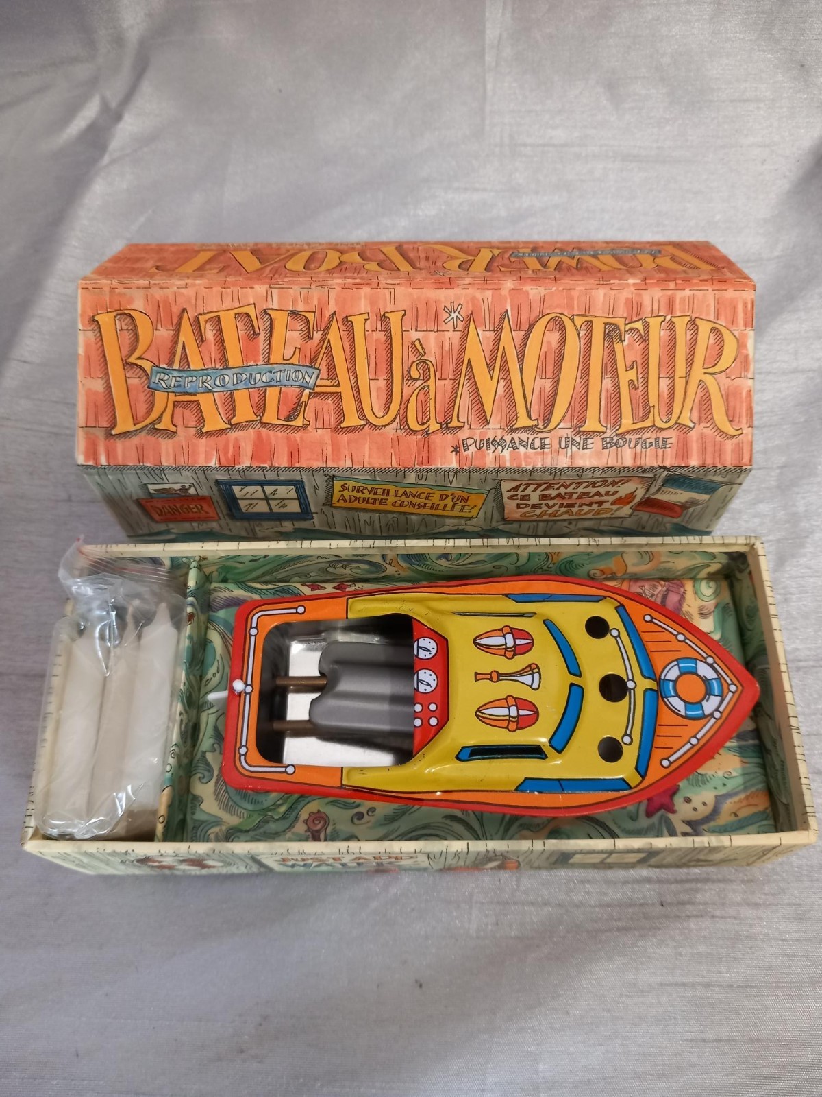 Tinplate Reproduction Power Boat One Candle Power Boxed NEW