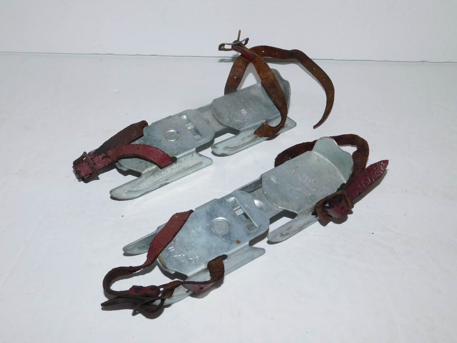 NEAT VINTAGE PAIR OF JACK-N-JILL CHILDS ADJUSTABLE ICE SKATES GLOBE MILWAUKEE WI
