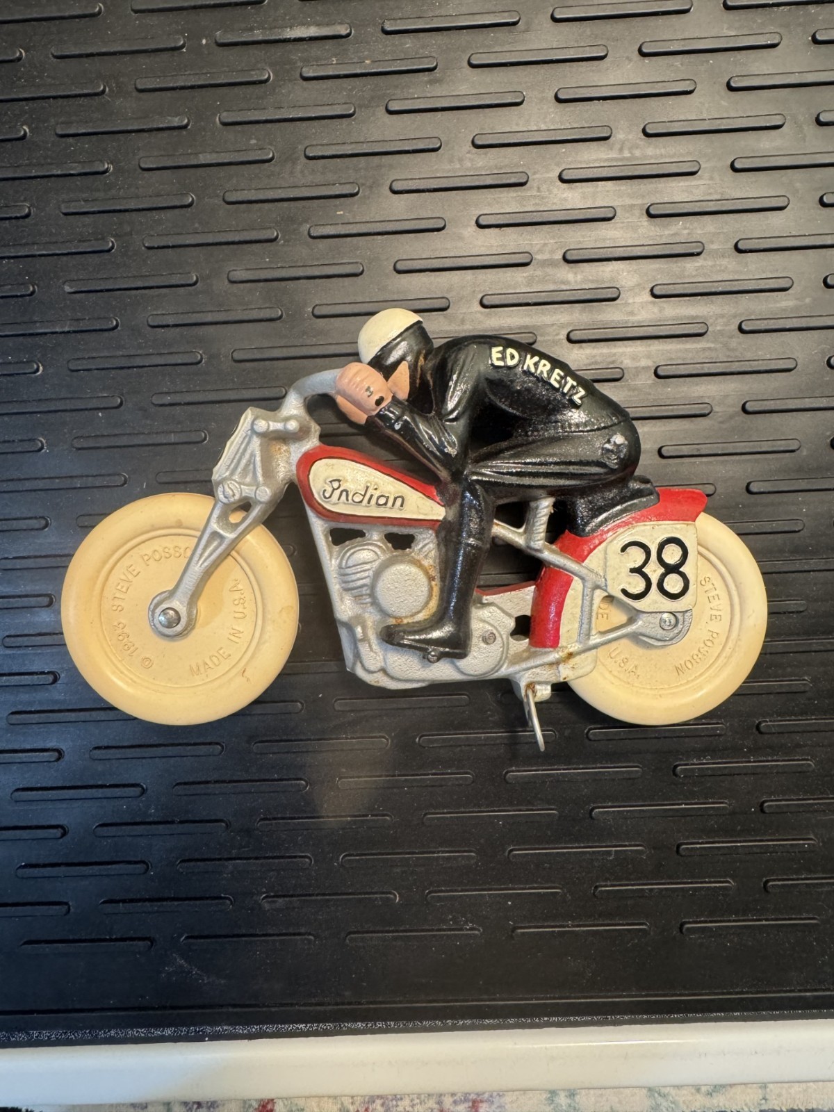 Vintage 1993 Ed Kretz #38 Cast iron Indian motorcycle with rubber tires