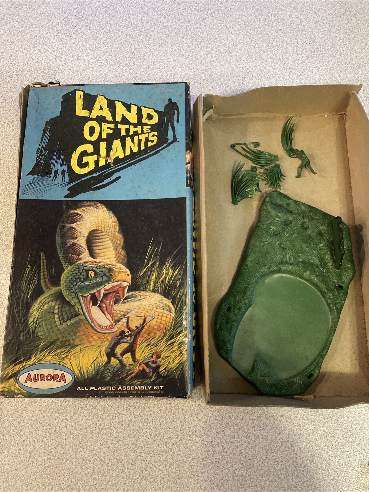 Vintage Aurora Land of the Giants Snake Model 1968 Box And Parts 👀