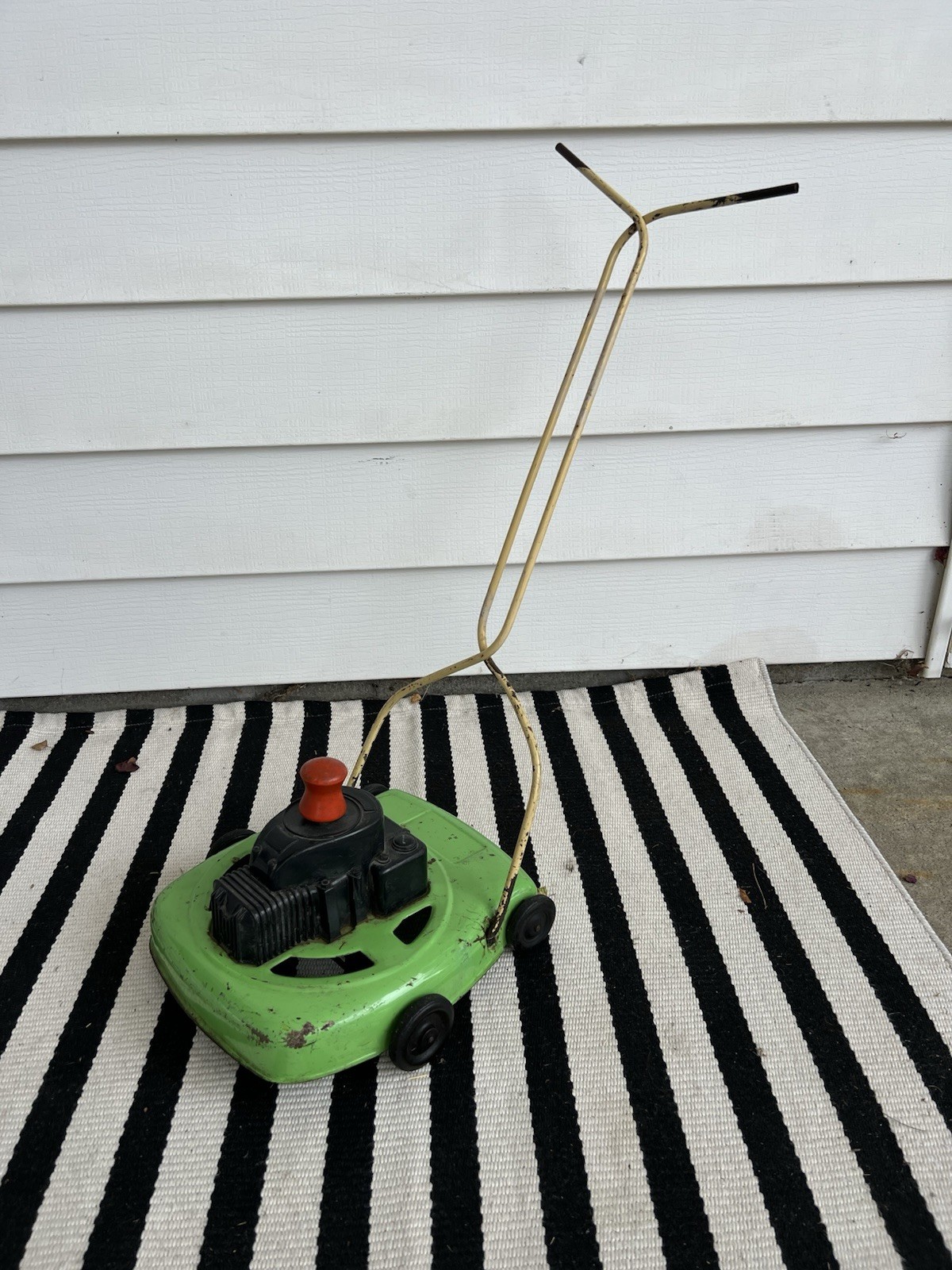 Vintage 1950’s Green Western Auto Wizard Clipper Children’s Metal Puck Mower Toy