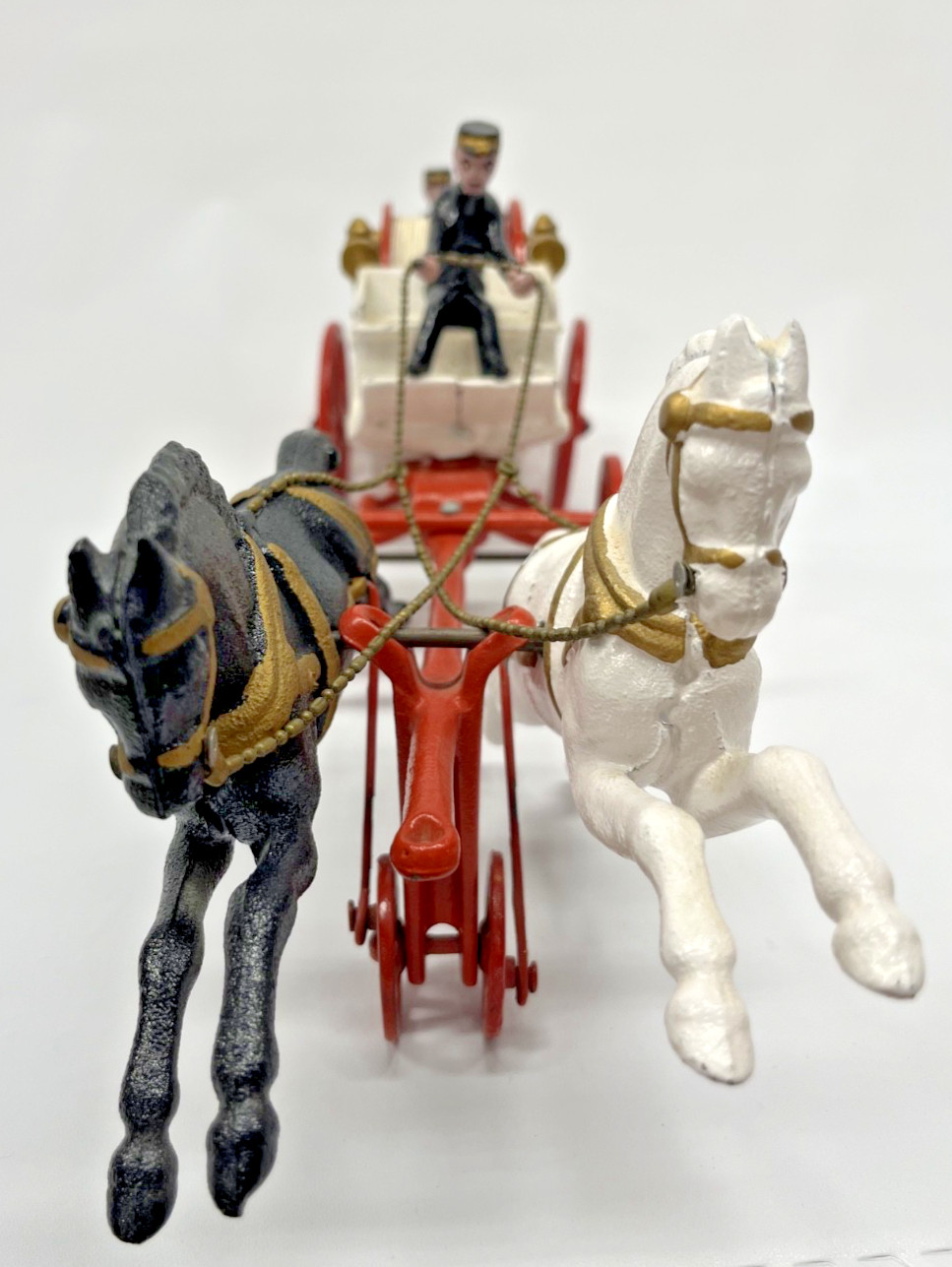 VINTAGE CAST IRON FIRE ENGINE HORSE DRAWN HOSE WAGON REEL FIREMEN TOY CART – VCG