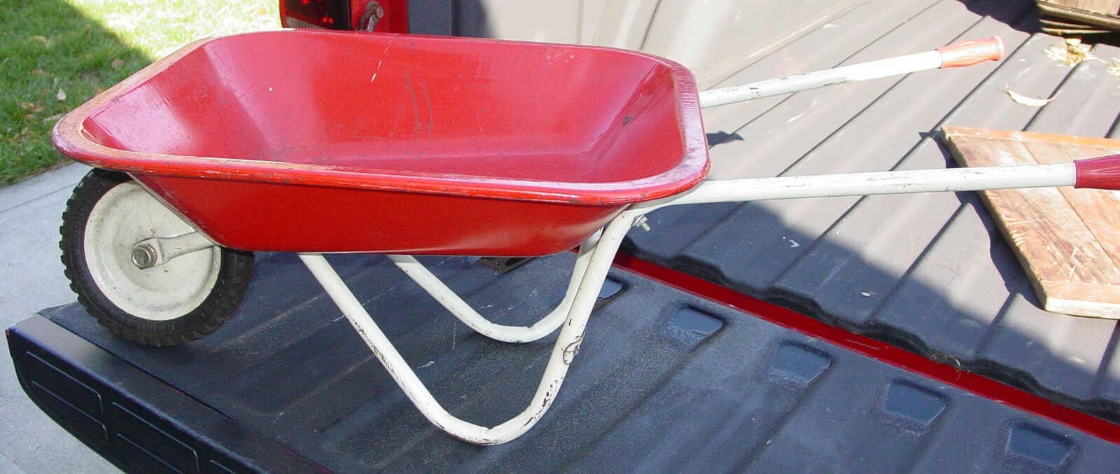 RARE VINTAGE 1960’s HAMILTON STEEL CHILDREN’S TOY WHEEL BARROW