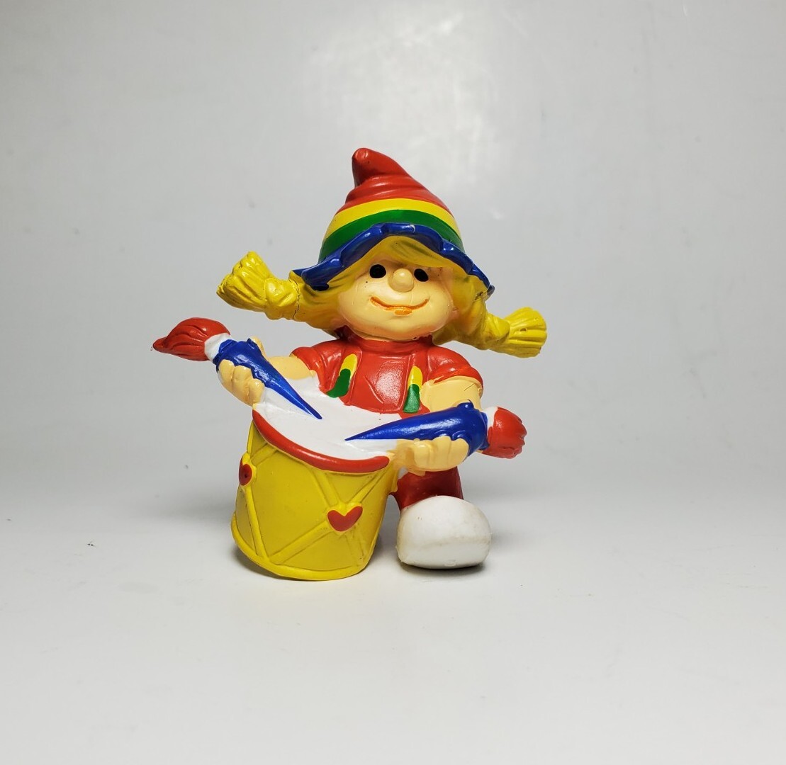 Vintage 1980 W. Berrie Rainbow Kids Rainbow Brite PVC Painter Figurine Apx 2″