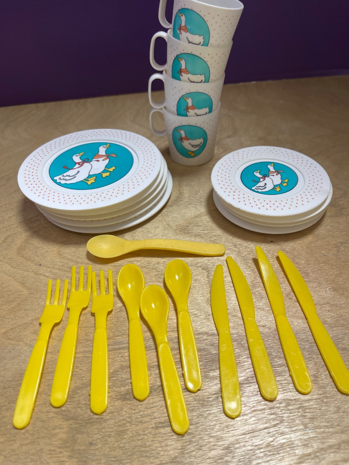 24 pieces Vintage Chilton Globe Plastic Geese Kids Play Dishes USA