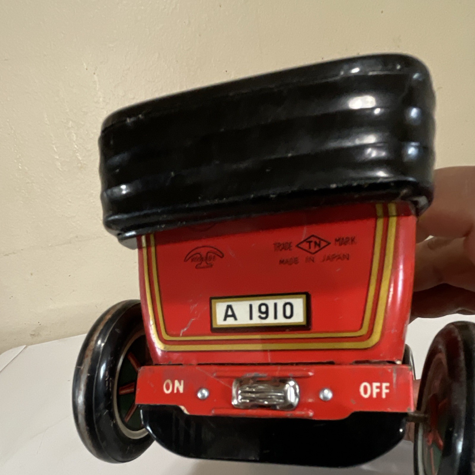 Vintage T.N Nomura Japan Tin Toy Car Golden Jubilee A1910 Battery Operated Shake