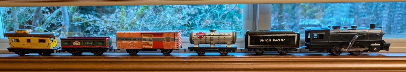 Marx Cannon-ball Express wind-up train with 5 cars and 3 car bonus.