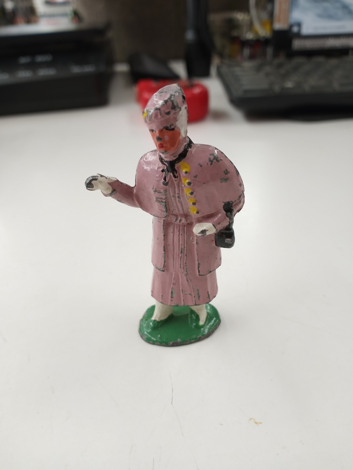 Vintage Barclay #618 Lead Dimestore Train Figure, Lady With Handbag