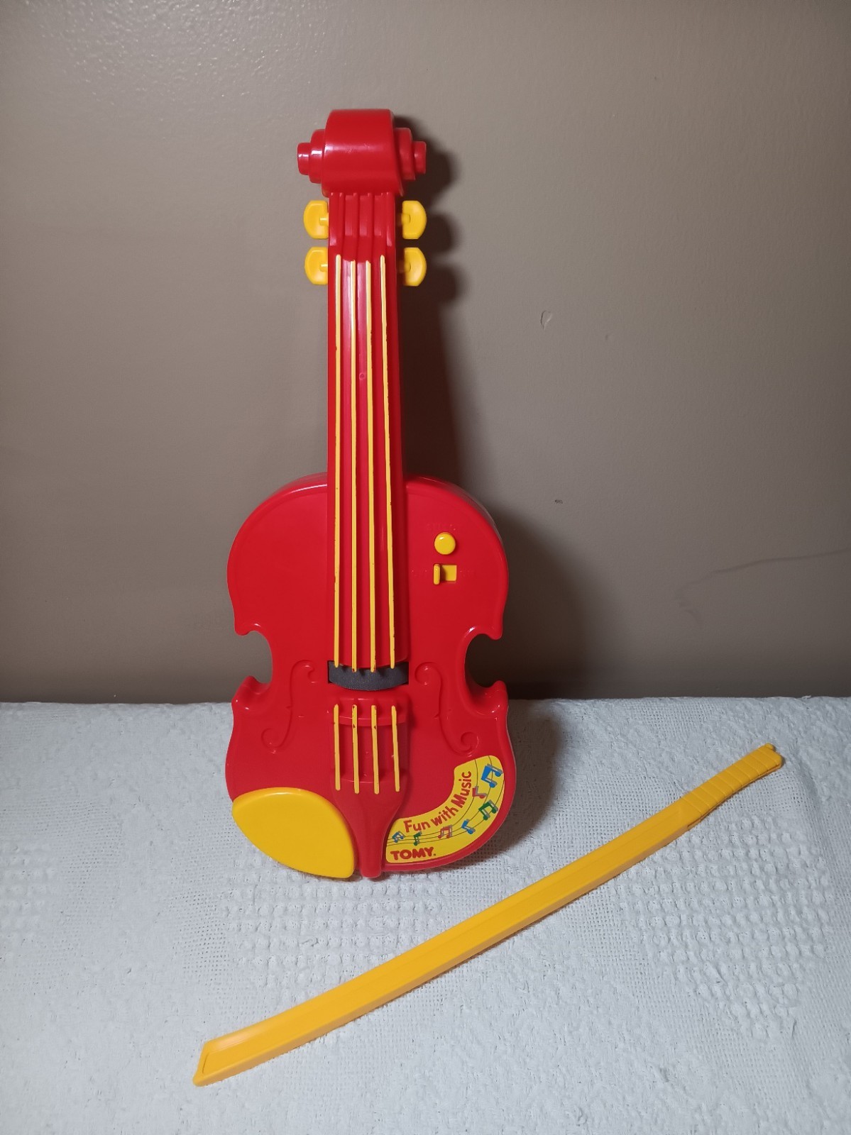 VTG 1988 TOMYTIME Fun With Music TOMY Toy Red Violin RARE WORKS GREAT! Music Bow