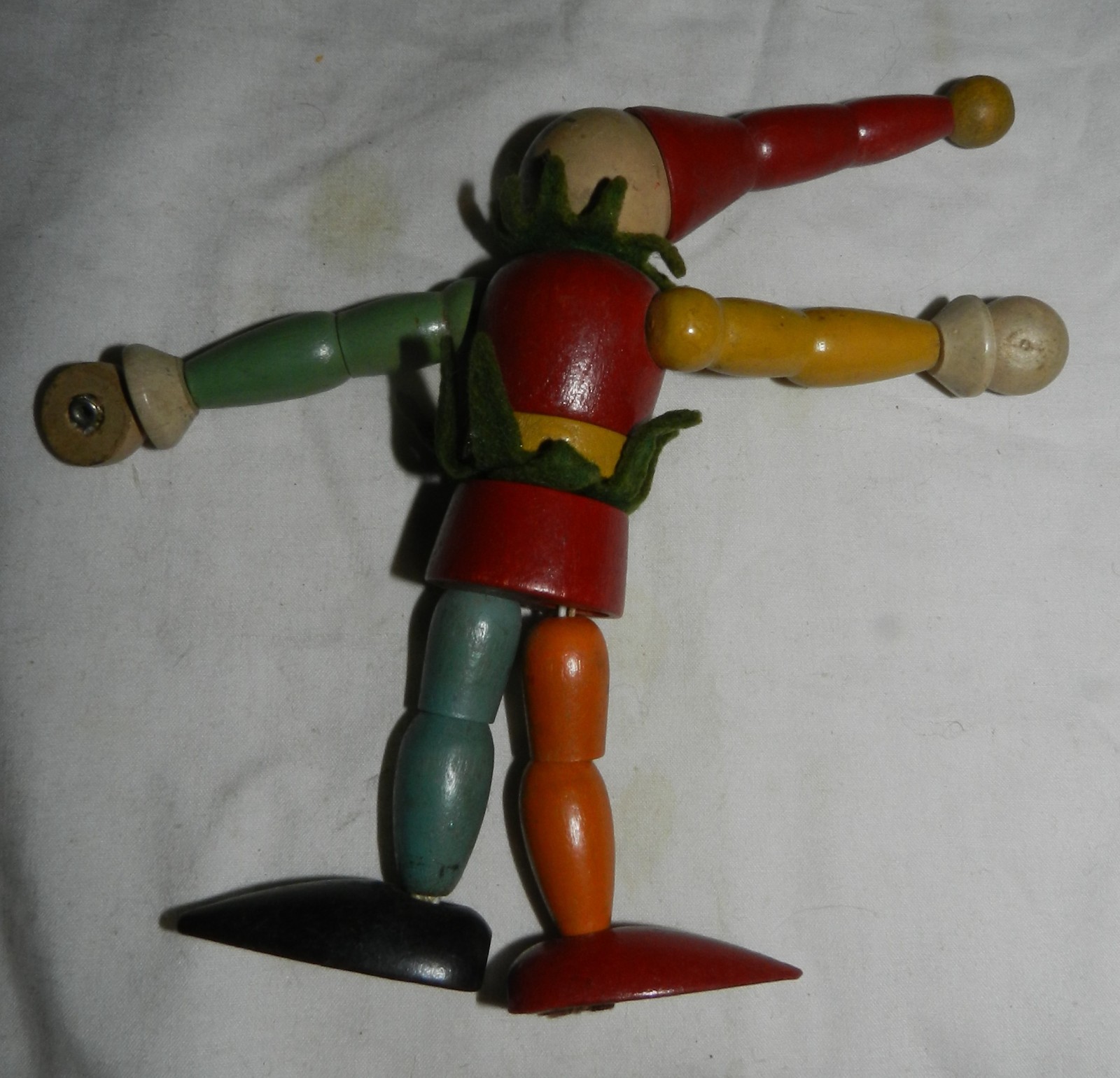 Vintage Jaymar wood bead figure of Large Clown – about 5″ tall not counting hat