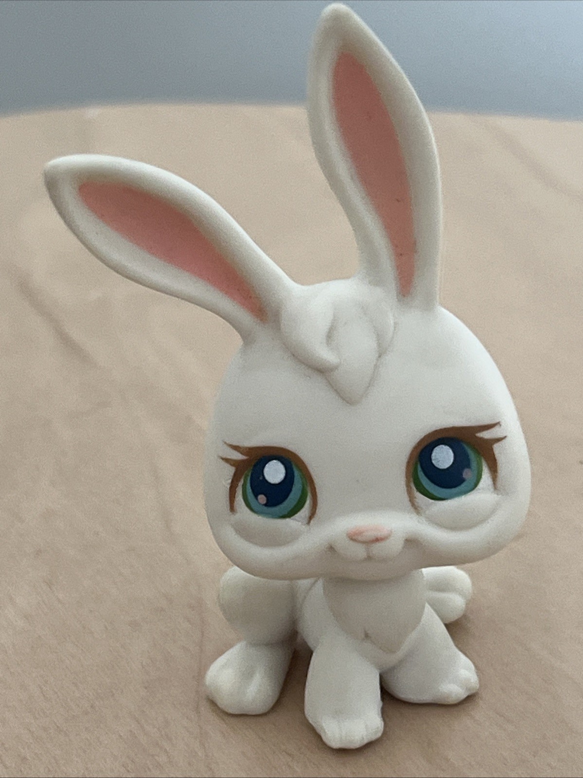 2004 Littlest Pet Shop #3 White Bunny Rabbit Authentic Hasbro Pink Magnet