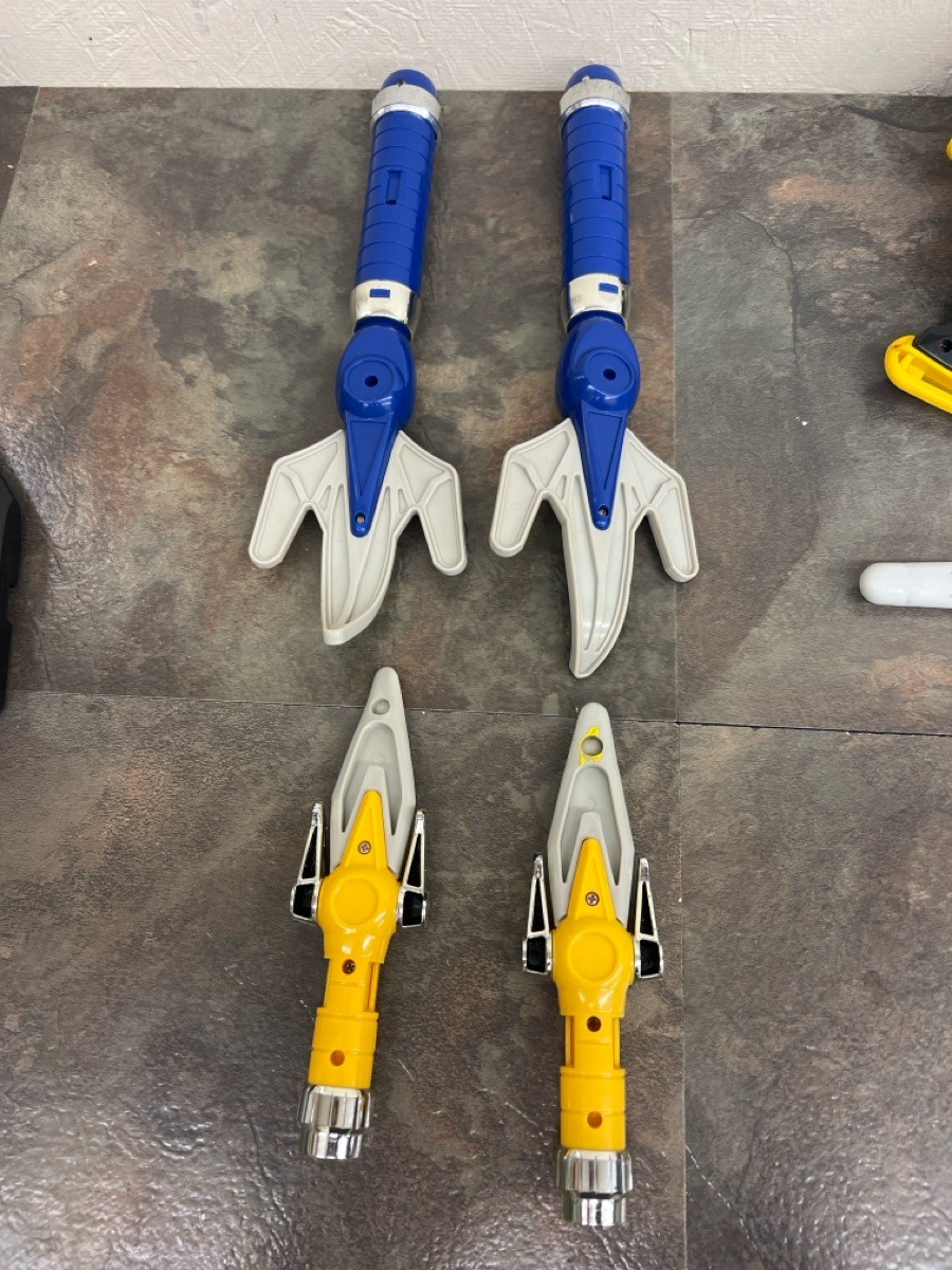 BANDAI 1995 POWER RANGERS WEAPONS LOT (WBP017740)